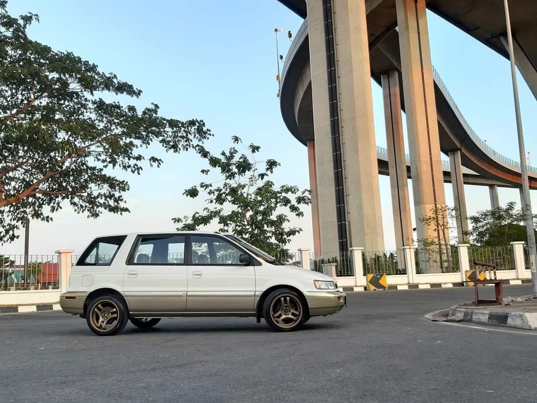 Mitsubishi Space Wagon ปี 1994 สีขาว