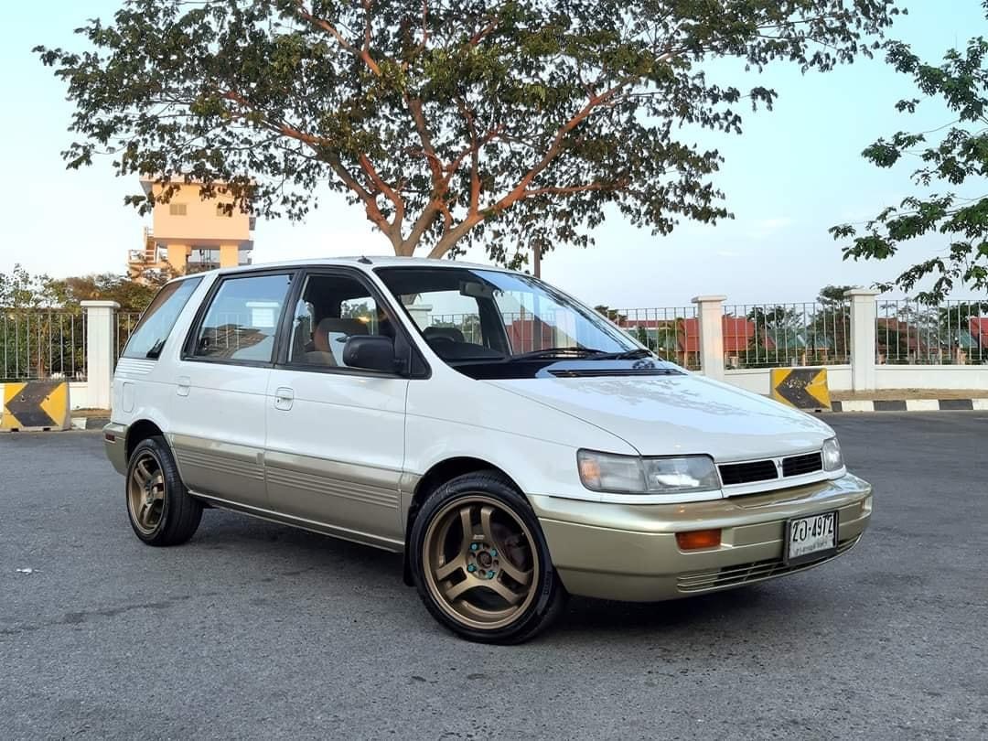 Mitsubishi Space Wagon ปี 1994 สีขาว