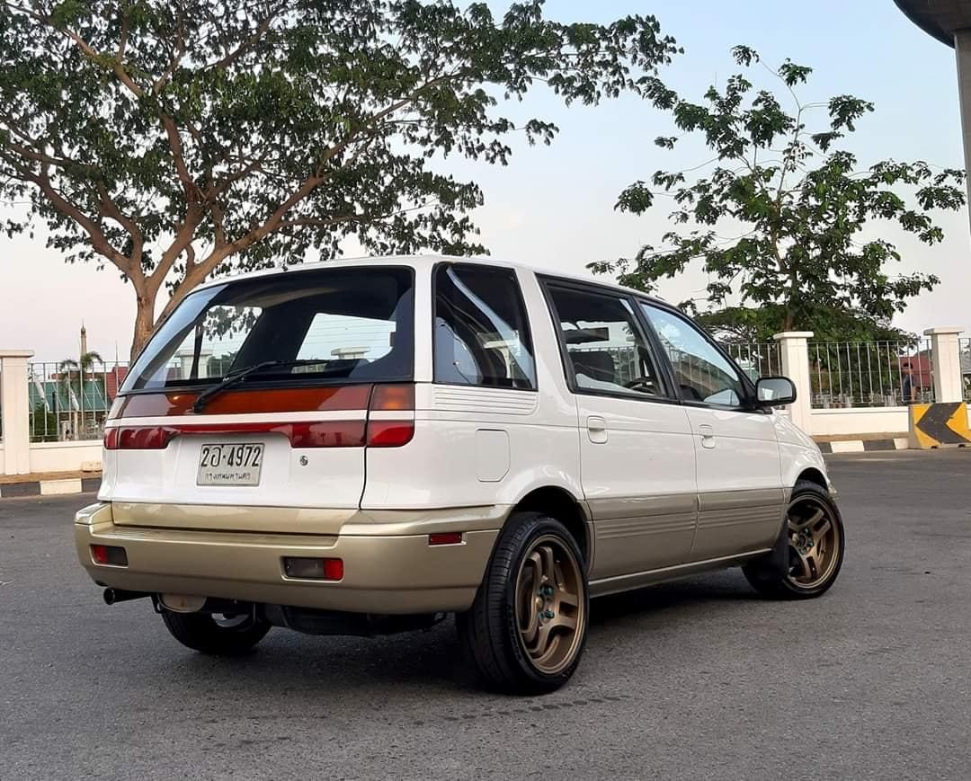 Mitsubishi Space Wagon ปี 1994 สีขาว