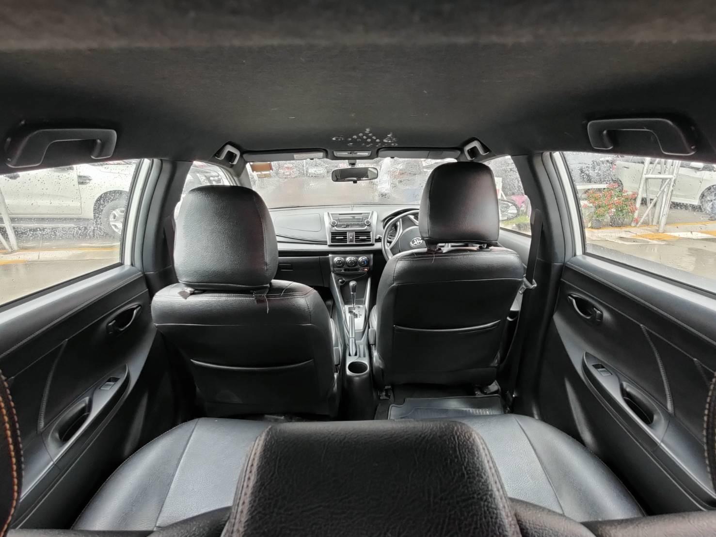 Toyota Yaris ปี 2014 สีขาว (รูปที่ 9)