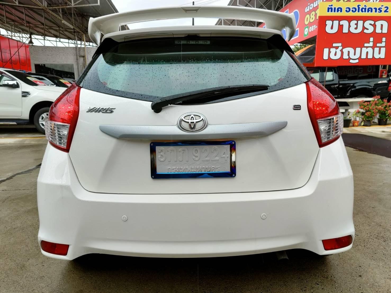 Toyota Yaris ปี 2014 สีขาว (รูปที่ 6)