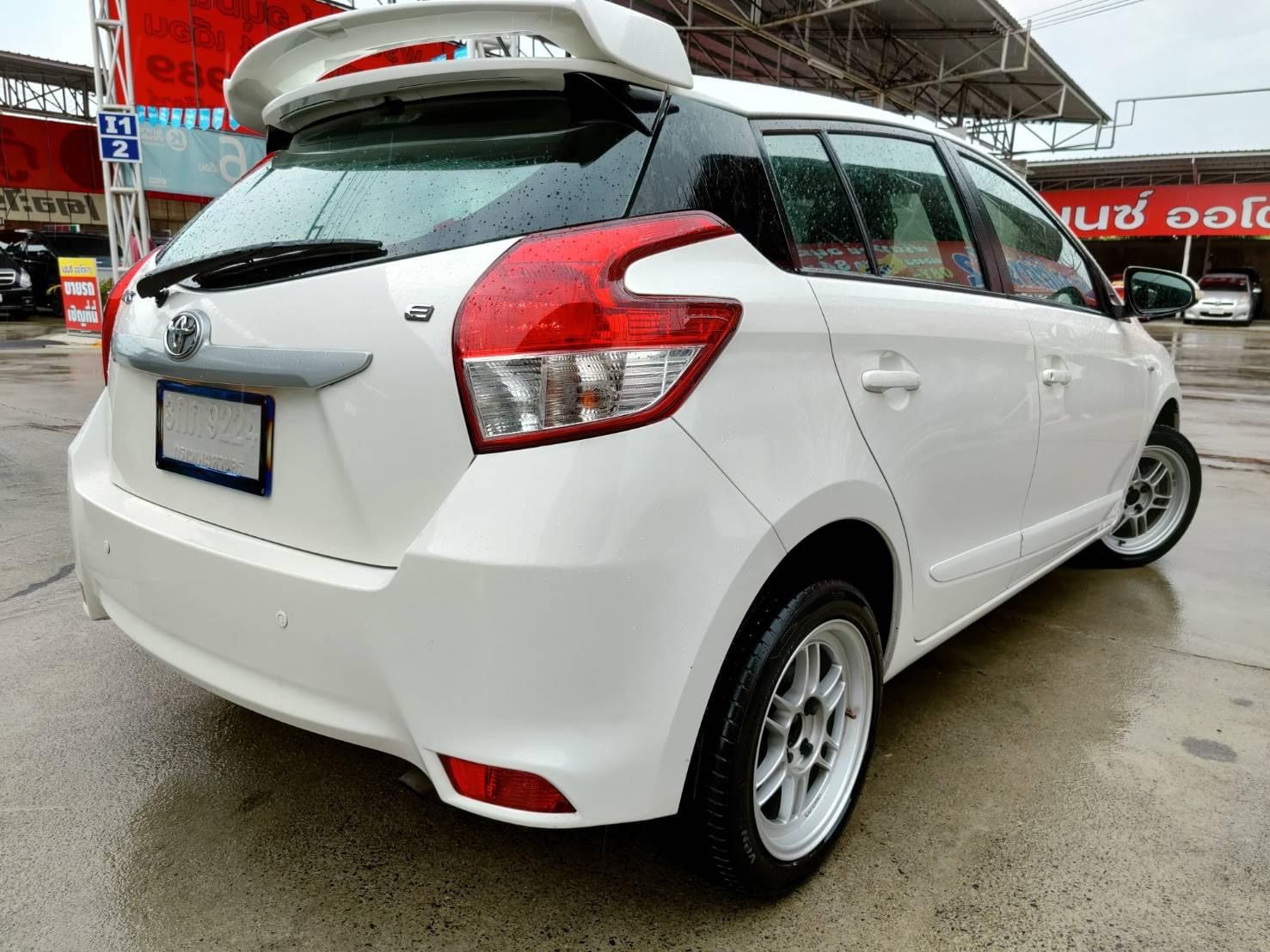 Toyota Yaris ปี 2014 สีขาว