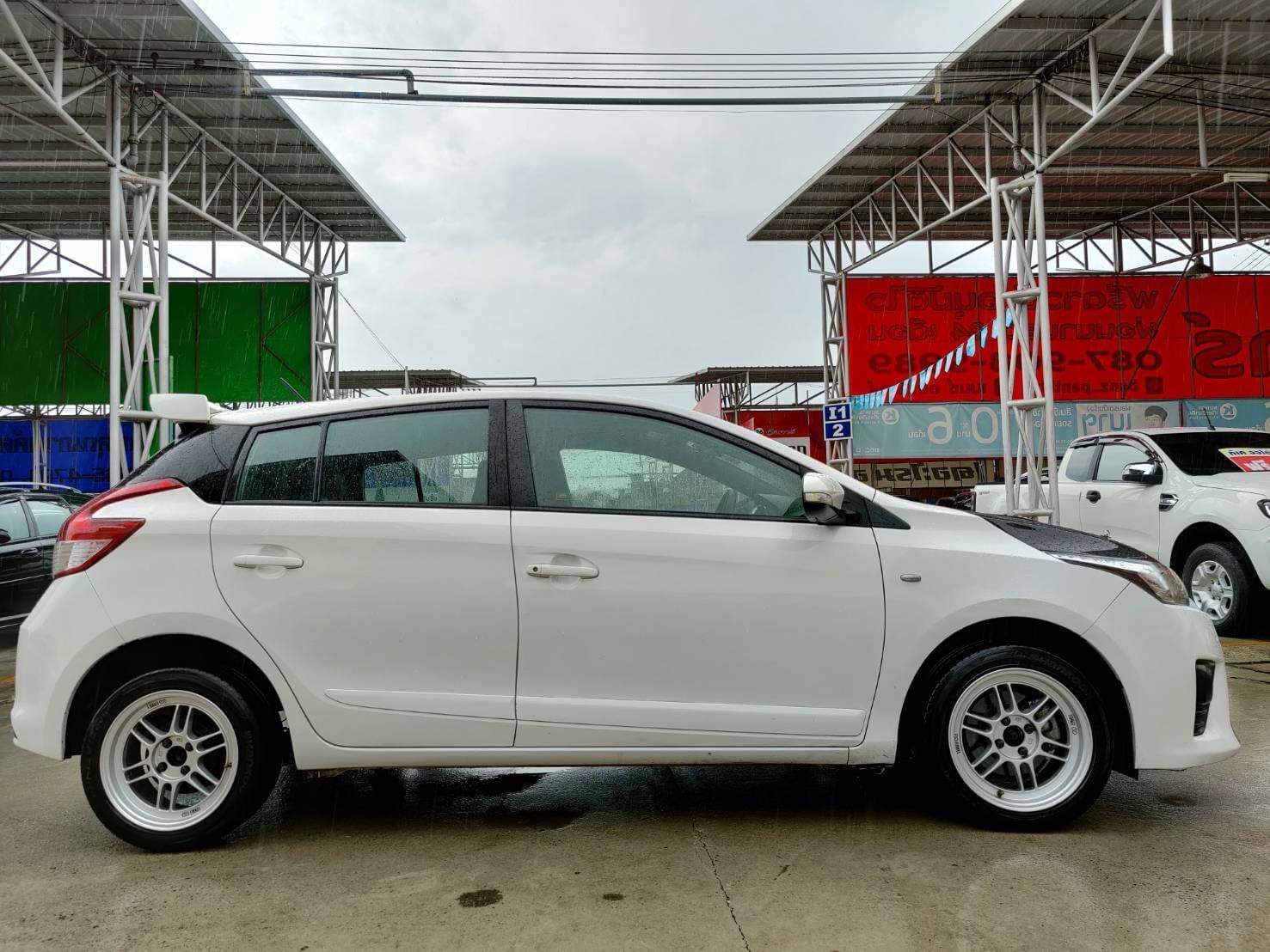 Toyota Yaris ปี 2014 สีขาว (รูปที่ 7)