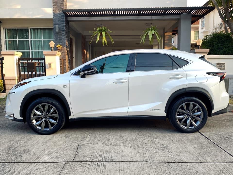 Lexus NX ปี 2015 สีขาว