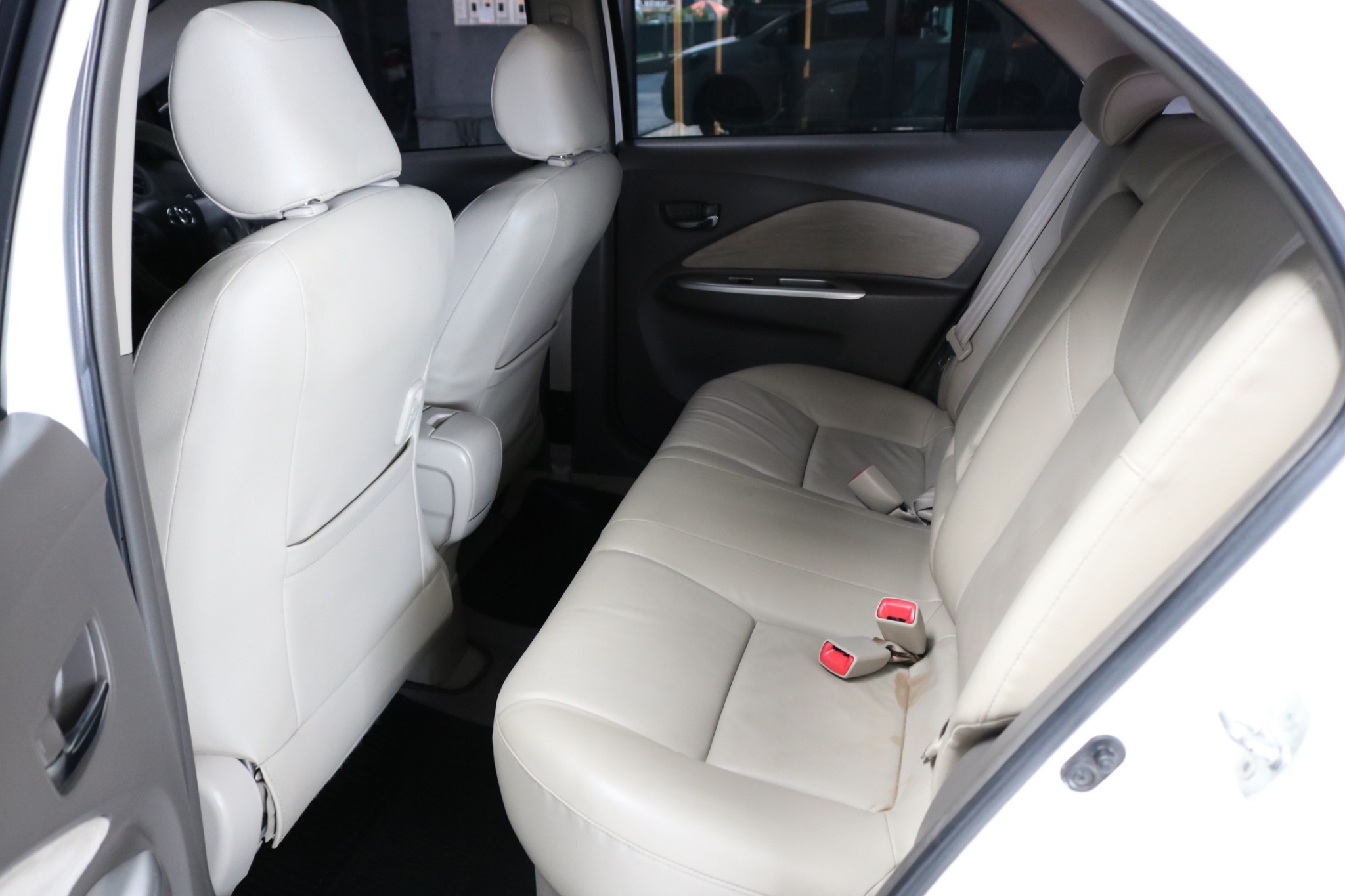 Toyota Vios ปี 2012 สีขาว (รูปที่ 9)
