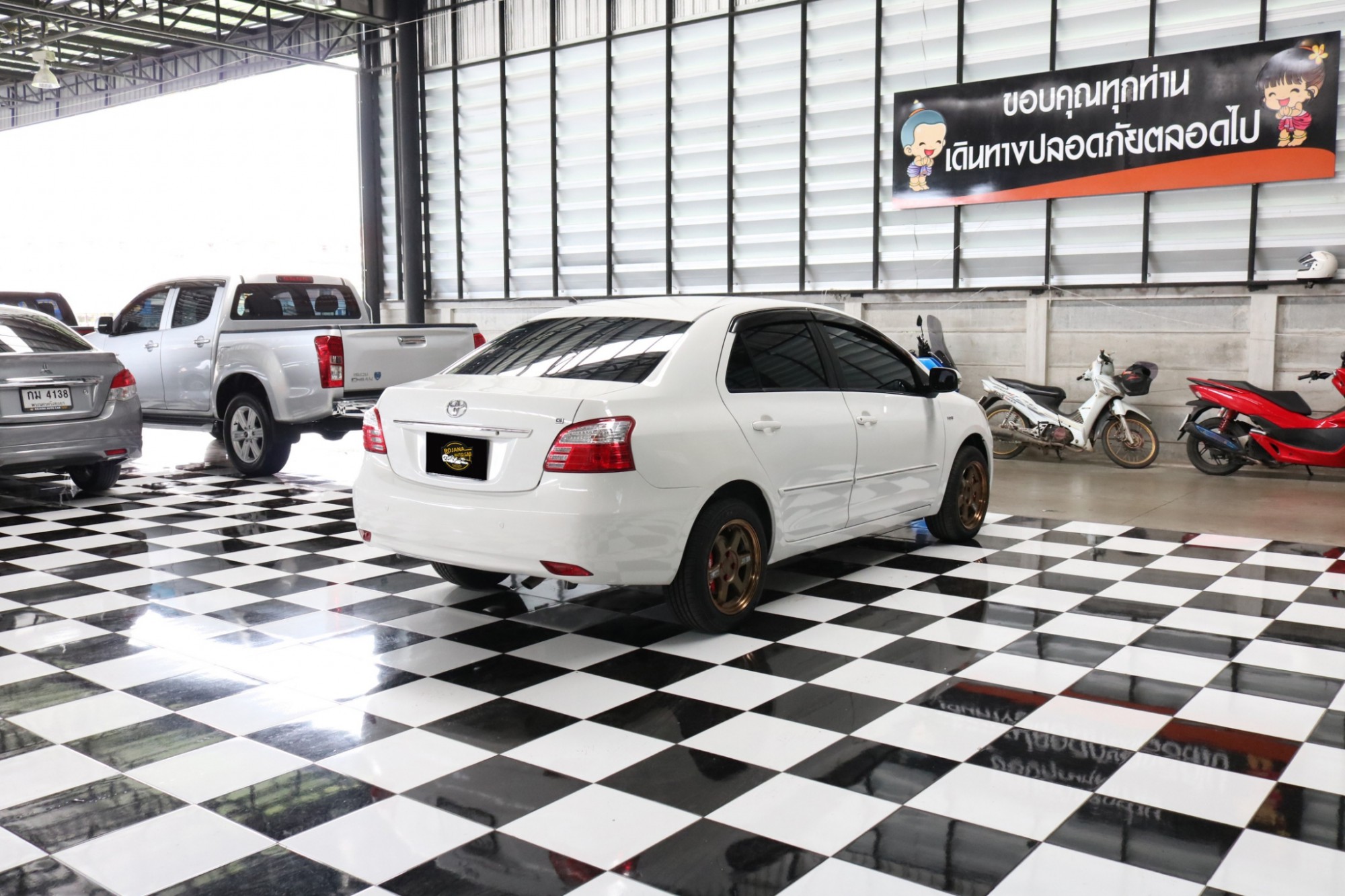 Toyota Vios ปี 2012 สีขาว (รูปที่ 4)