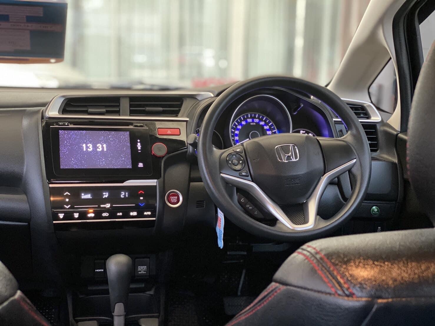 Honda Jazz GK ปี 2016 สีดำ (รูปที่ 13)