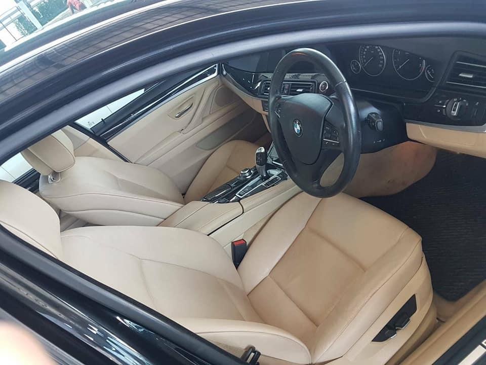 BMW 5 Series F10 520i ปี 2012 สีดำ (รูปที่ 5)