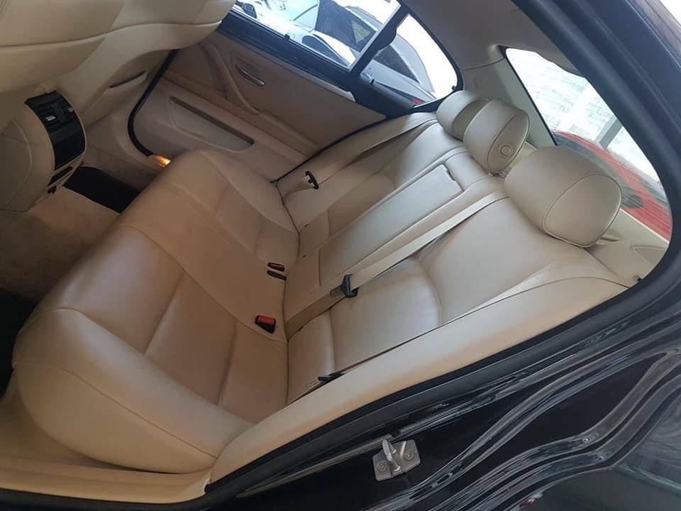 BMW 5 Series F10 520i ปี 2012 สีดำ (รูปที่ 8)