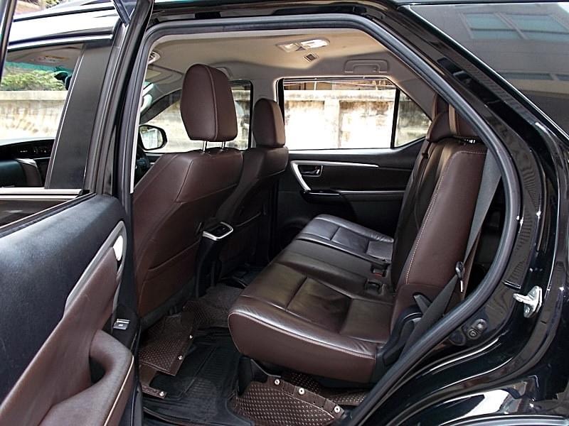 Toyota Fortuner ปี 2016 สีดำ (รูปที่ 8)