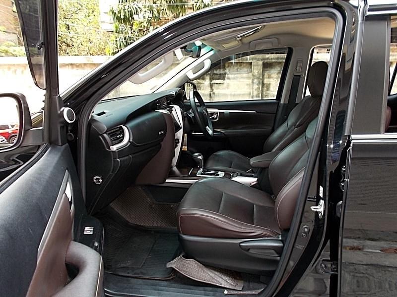 Toyota Fortuner ปี 2016 สีดำ (รูปที่ 7)