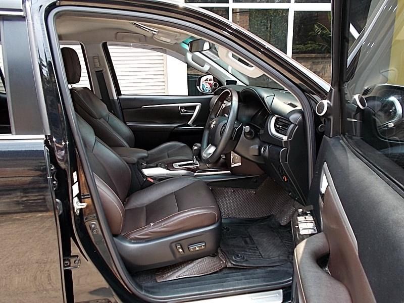 Toyota Fortuner ปี 2016 สีดำ (รูปที่ 6)