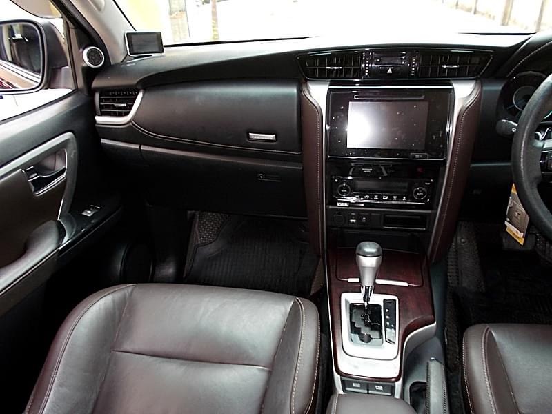 Toyota Fortuner ปี 2016 สีดำ (รูปที่ 10)