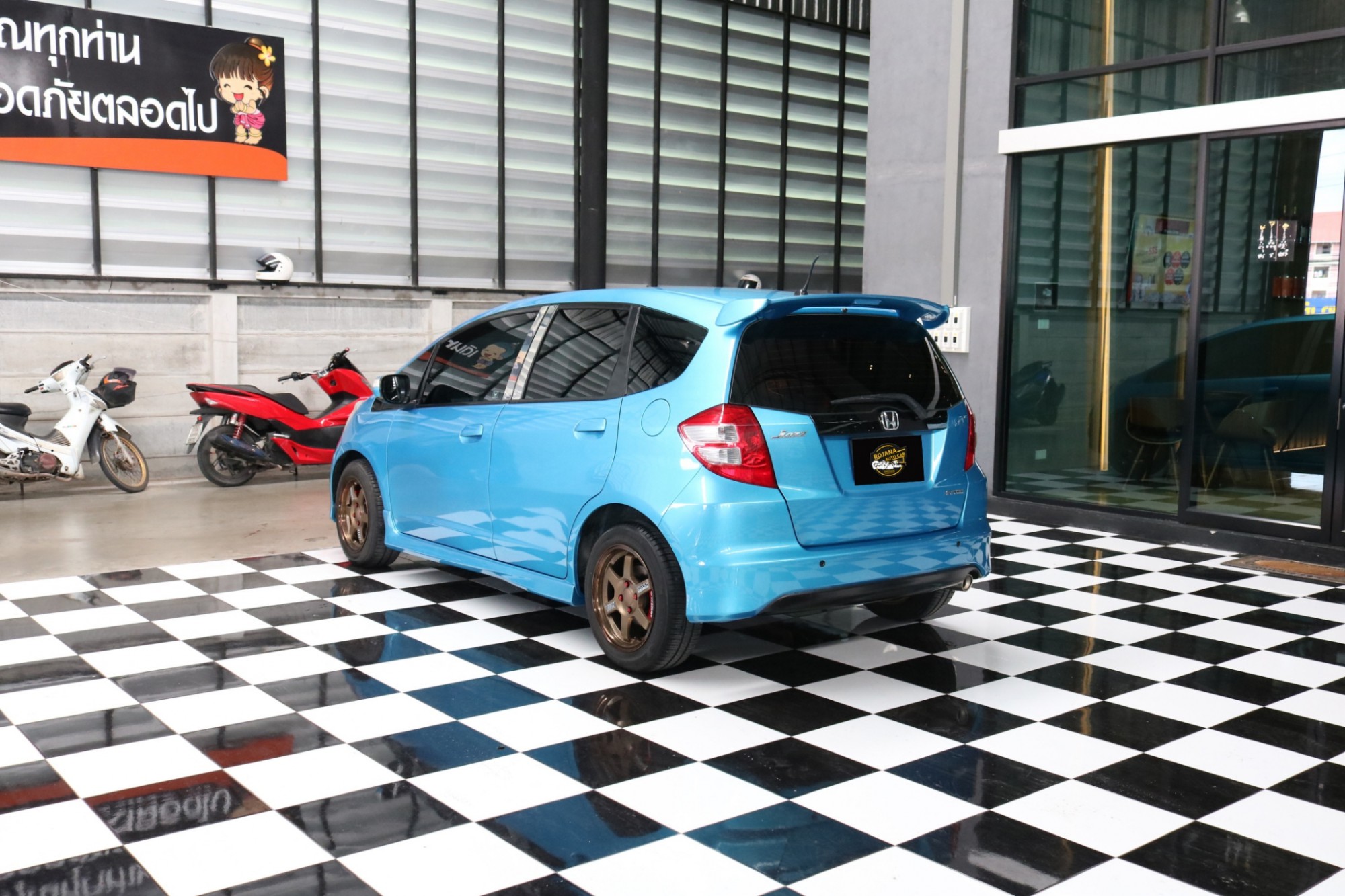 Honda Jazz GE ปี 2010 สีน้ำเงิน (รูปที่ 4)
