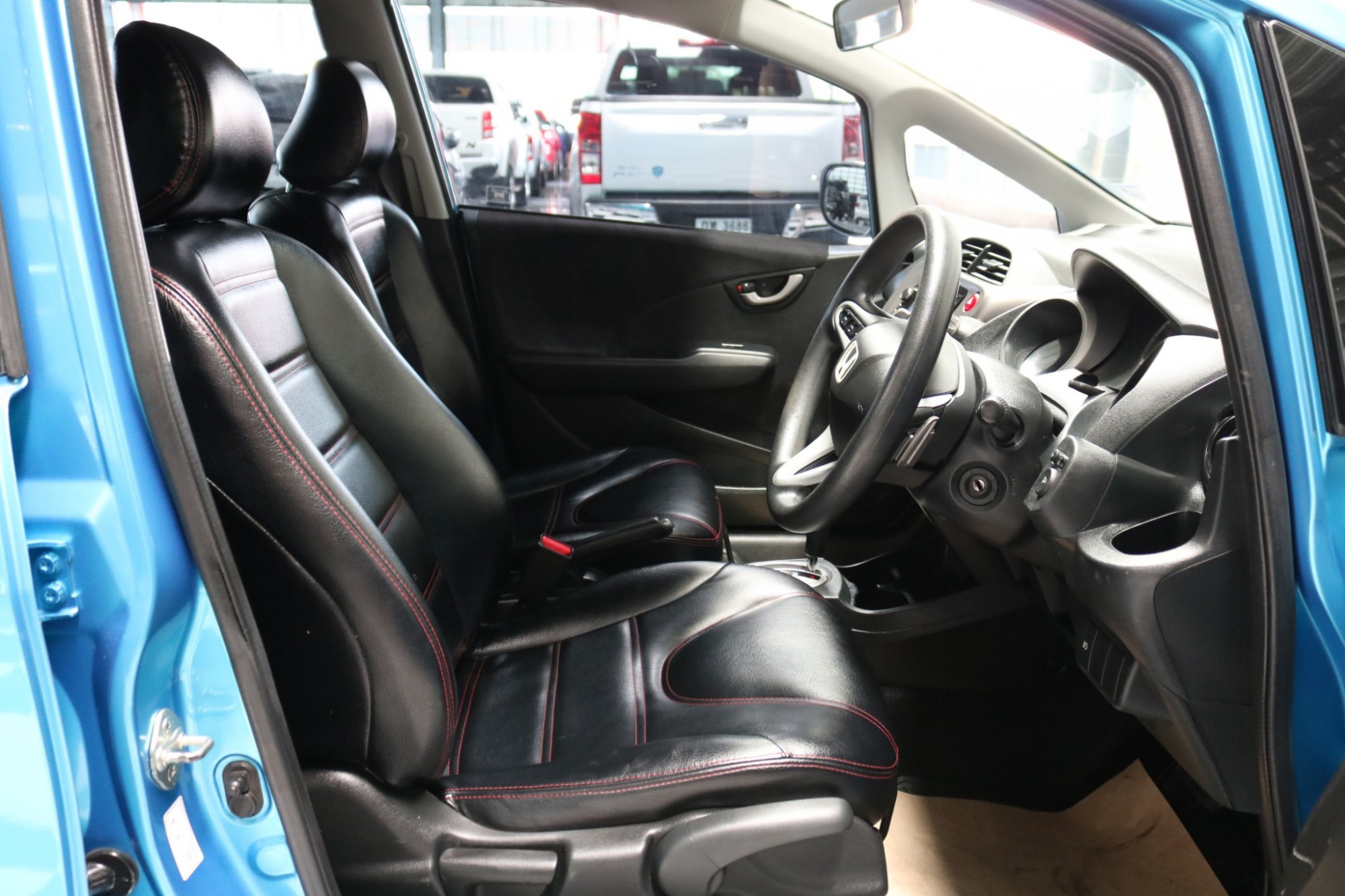 Honda Jazz GE ปี 2010 สีน้ำเงิน (รูปที่ 10)