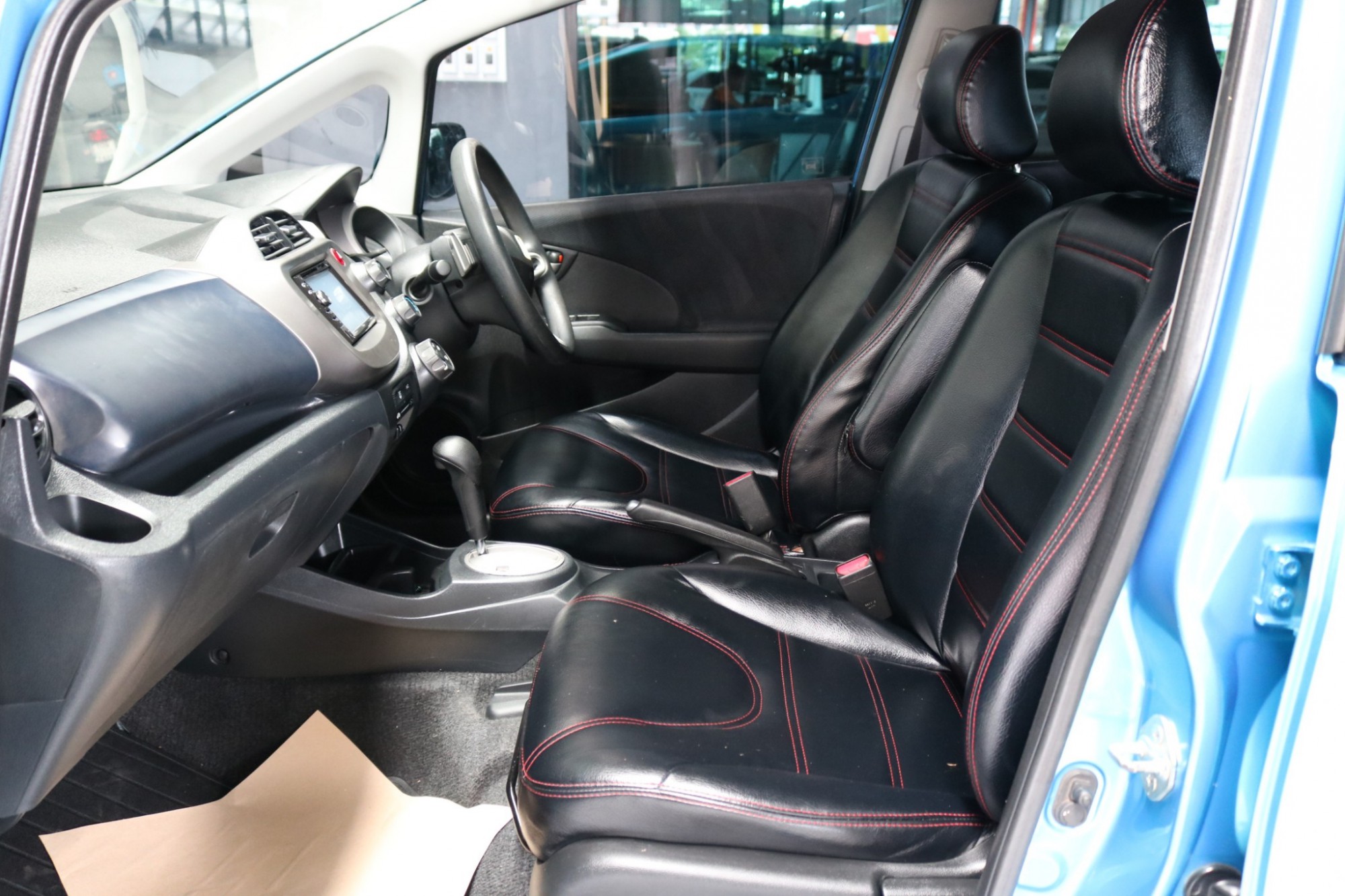 Honda Jazz GE ปี 2010 สีน้ำเงิน (รูปที่ 8)