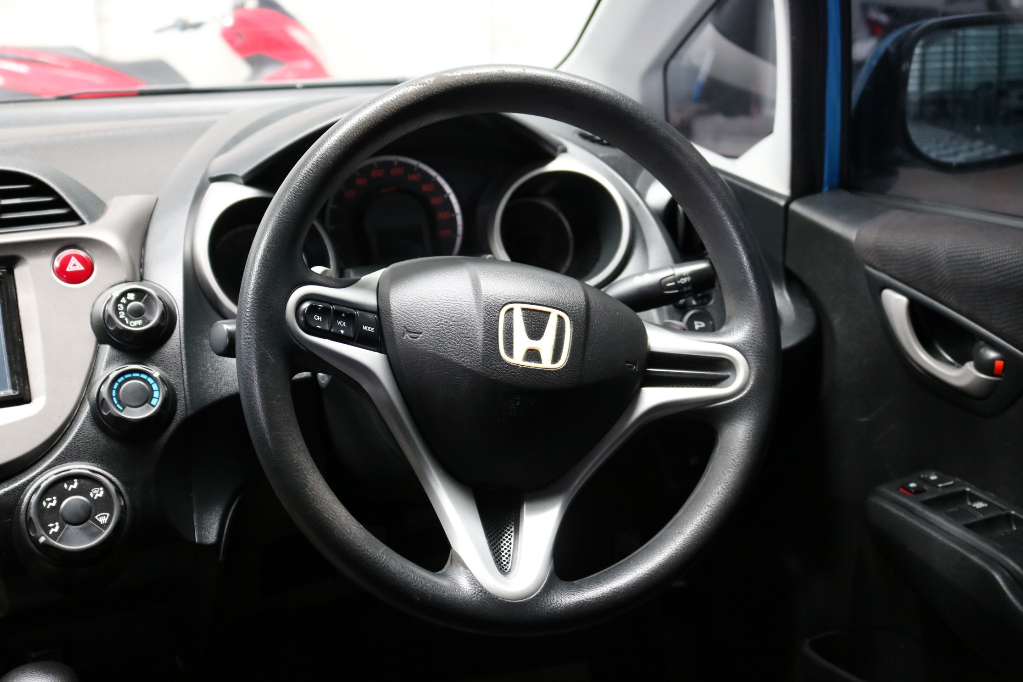 Honda Jazz GE ปี 2010 สีน้ำเงิน (รูปที่ 12)
