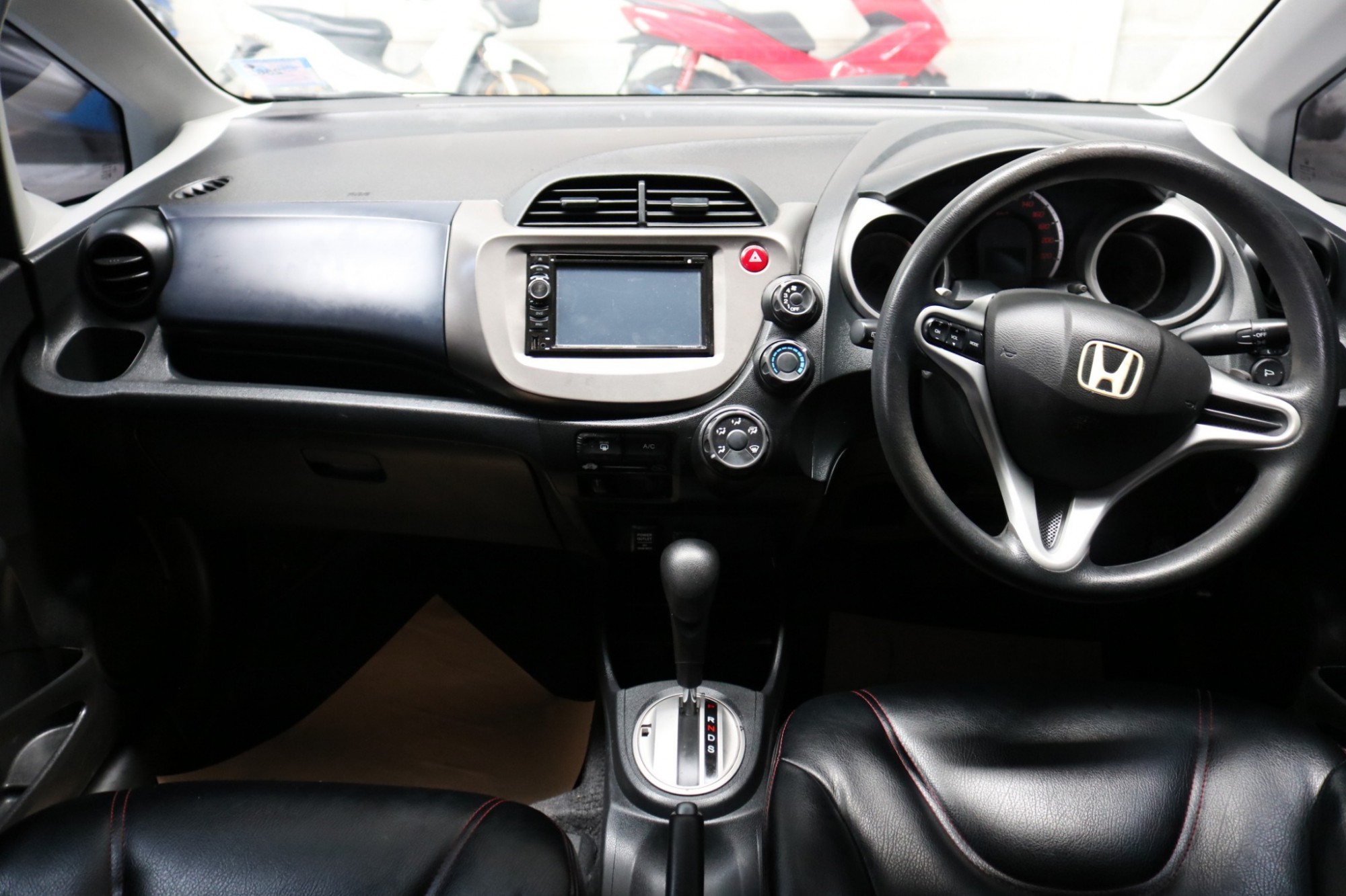 Honda Jazz GE ปี 2010 สีน้ำเงิน (รูปที่ 7)