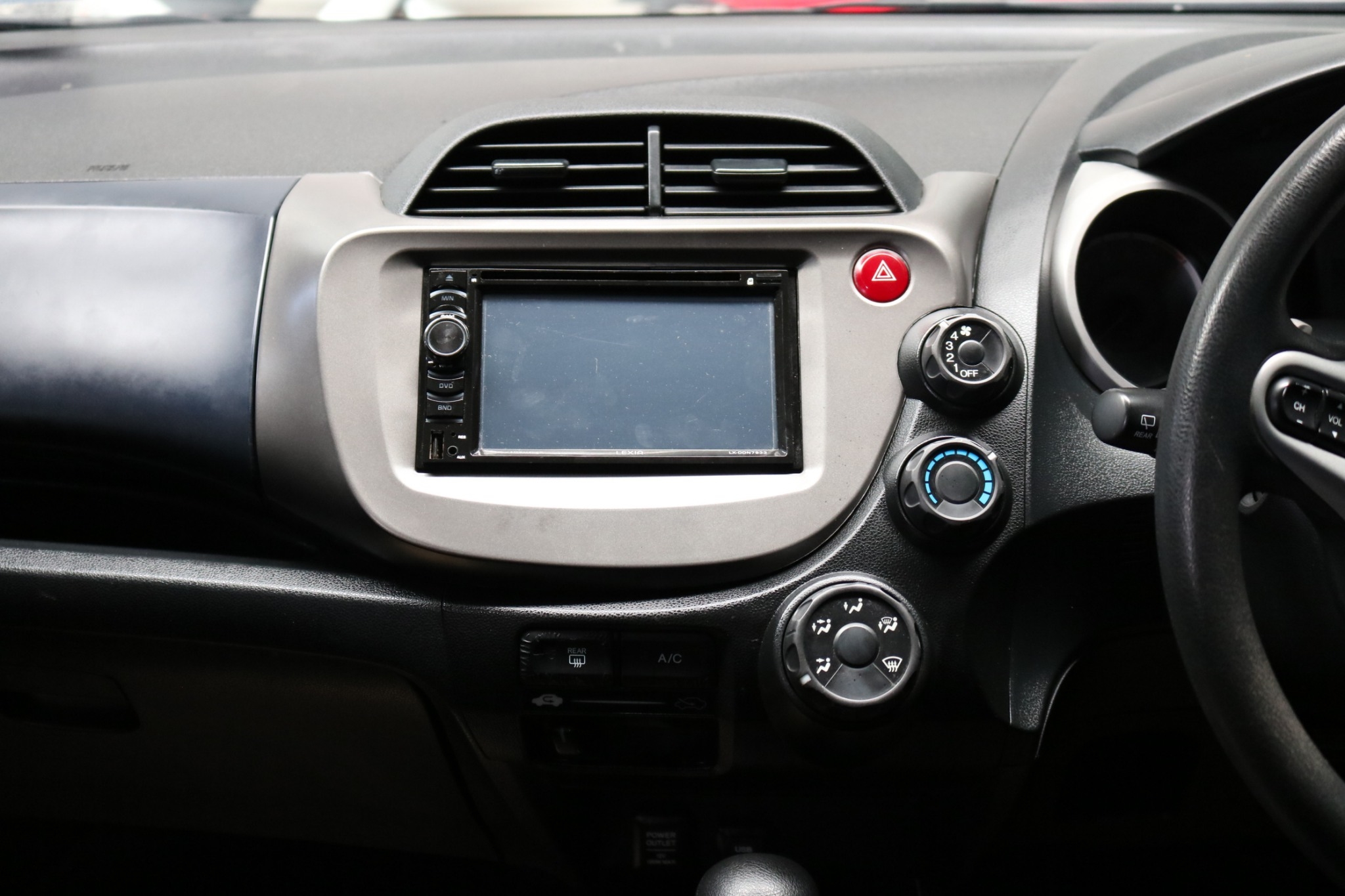 Honda Jazz GE ปี 2010 สีน้ำเงิน (รูปที่ 13)