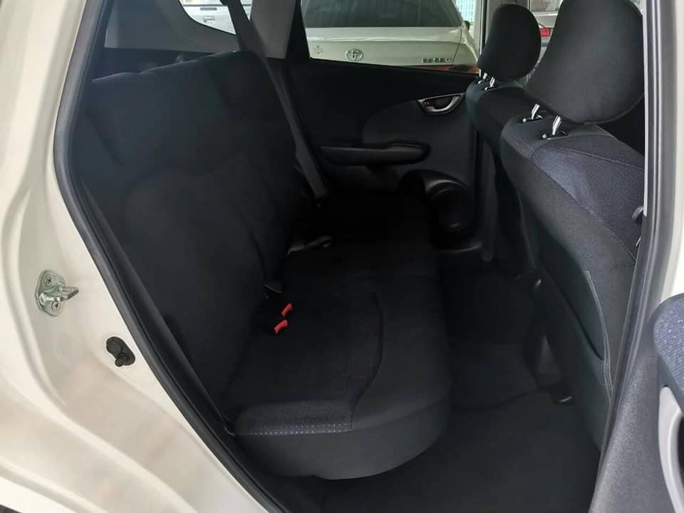 Honda Jazz GE ปี 2009 สีขาว (รูปที่ 6)
