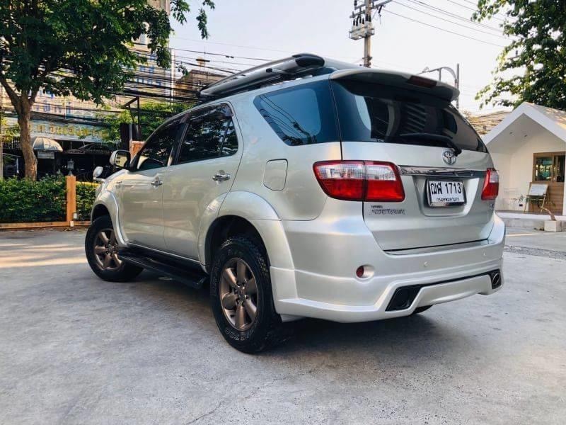 Toyota Fortuner ไมเนอร์เชนจ์ 1 ปี 2008 สีเงิน