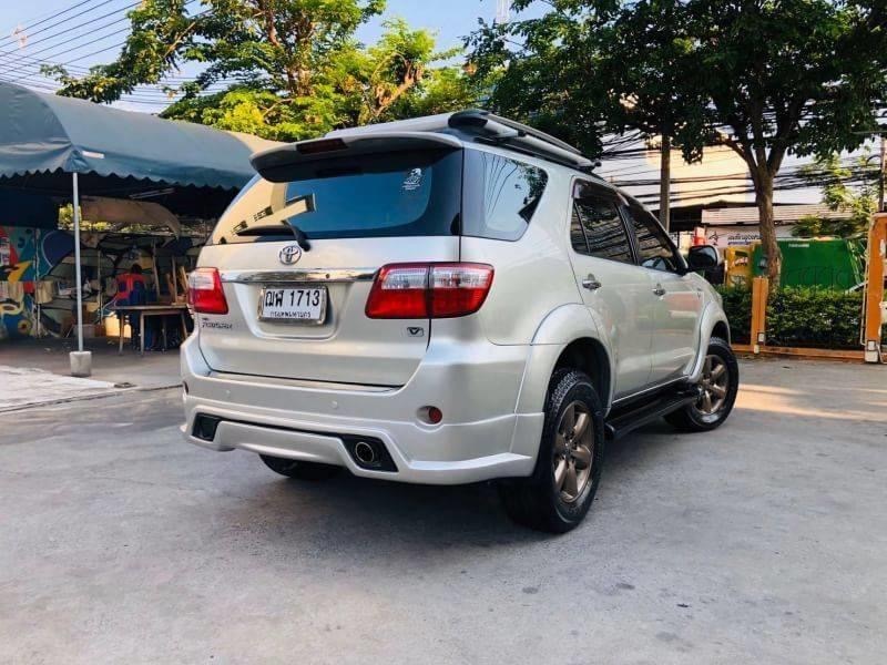 Toyota Fortuner ไมเนอร์เชนจ์ 1 ปี 2008 สีเงิน