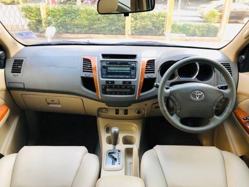 Toyota Fortuner ไมเนอร์เชนจ์ 1 ปี 2008 สีเงิน (รูปที่ 7)