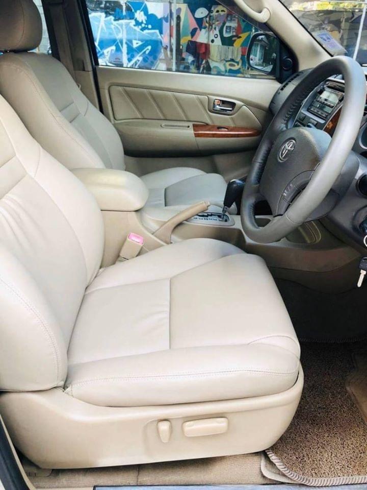 Toyota Fortuner ไมเนอร์เชนจ์ 1 ปี 2008 สีเงิน (รูปที่ 8)
