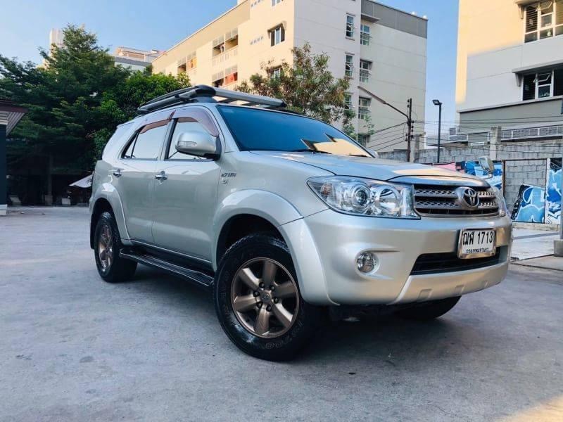 Toyota Fortuner ไมเนอร์เชนจ์ 1 ปี 2008 สีเงิน