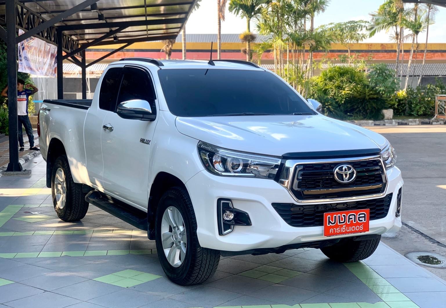 Toyota Hilux Revo Prerunner (Cab) ปี 2018 สีขาว