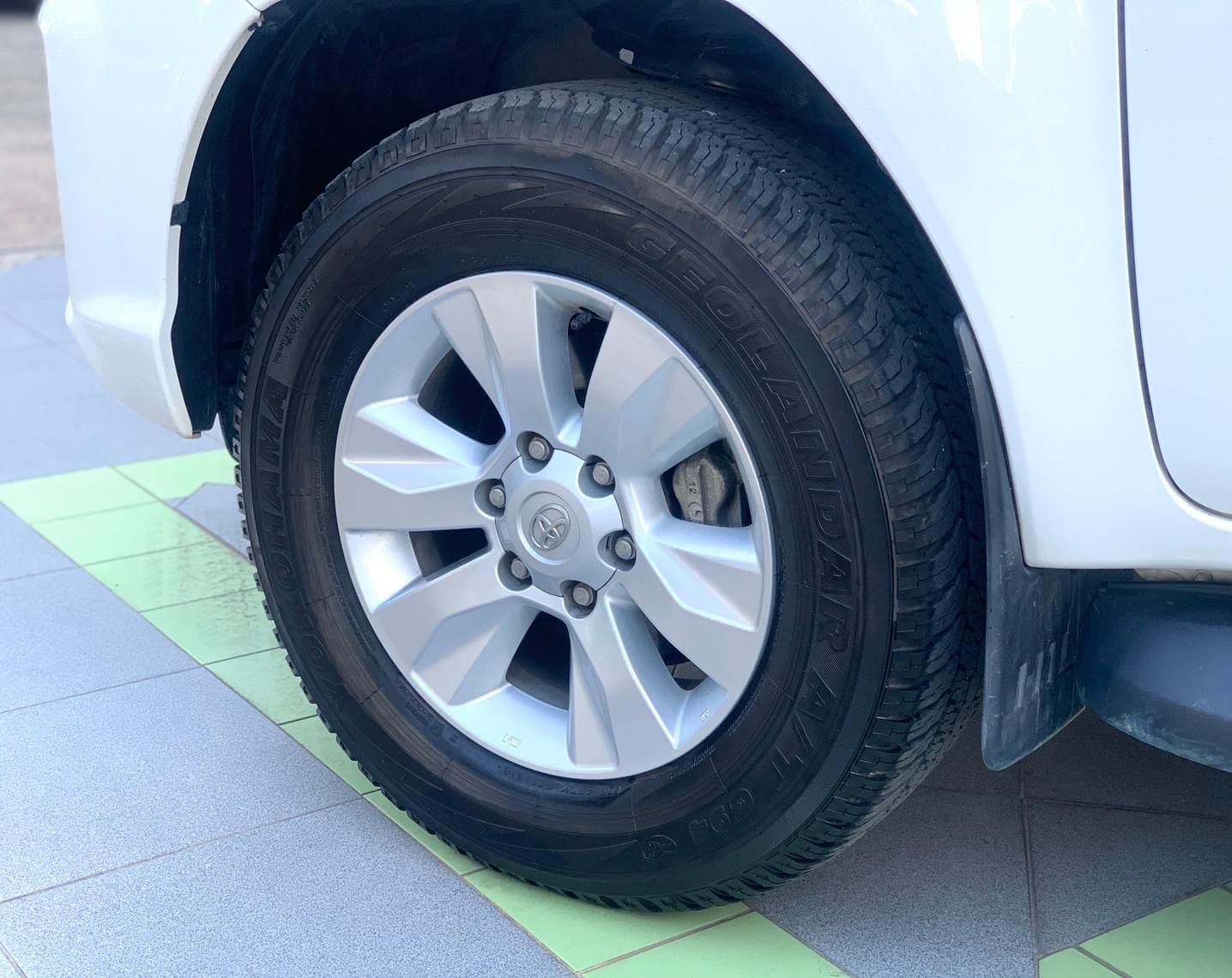 Toyota Hilux Revo Prerunner (Cab) ปี 2018 สีขาว (รูปที่ 17)