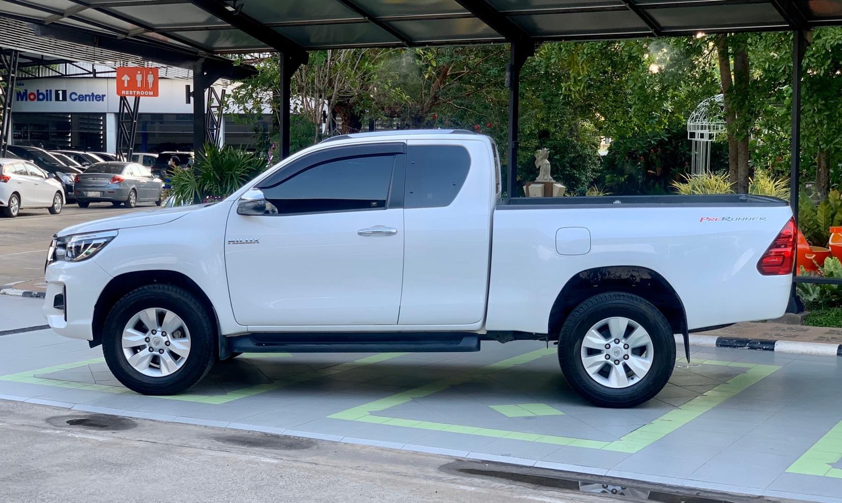 Toyota Hilux Revo Prerunner (Cab) ปี 2018 สีขาว (รูปที่ 6)