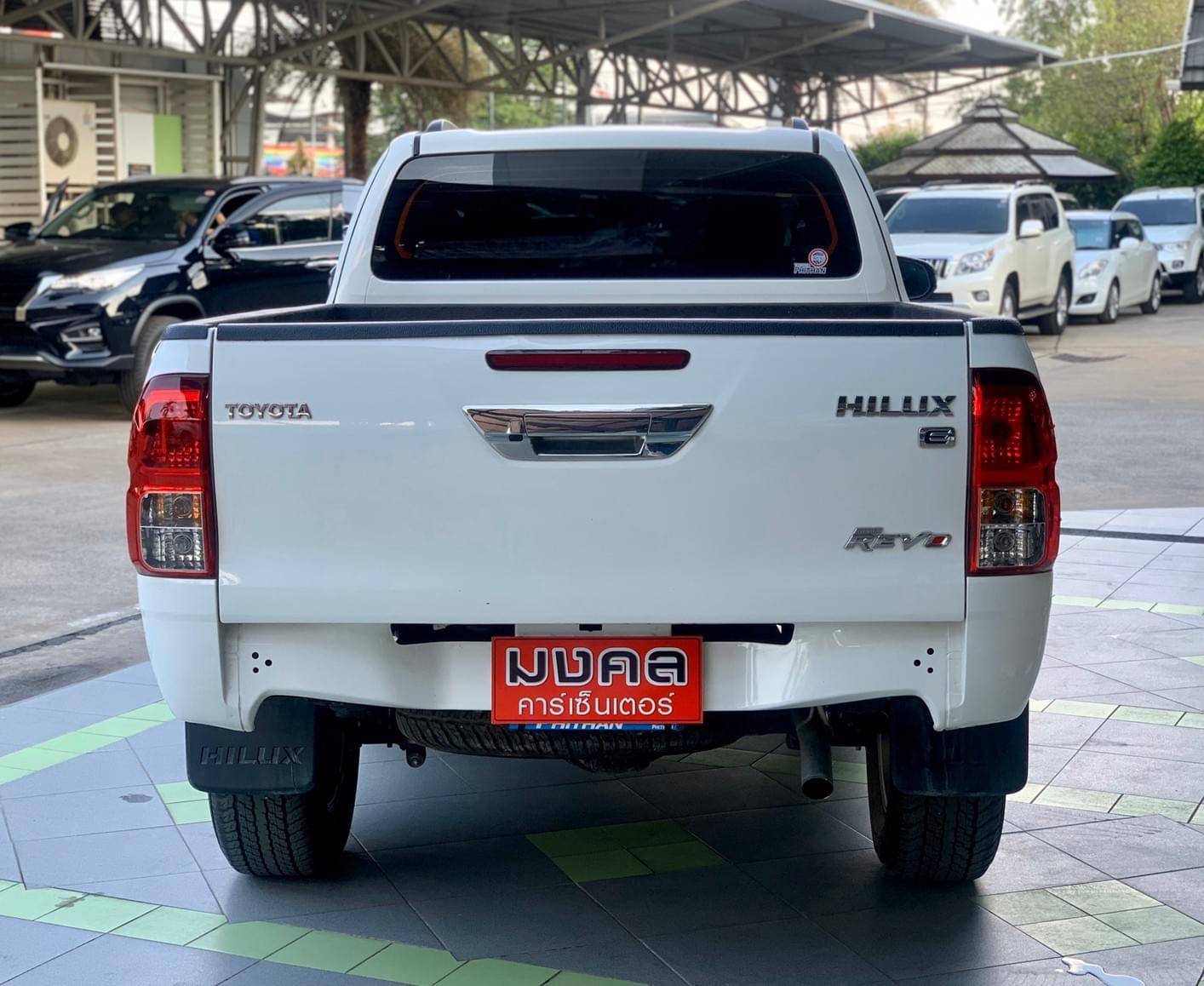 Toyota Hilux Revo Prerunner (Cab) ปี 2018 สีขาว (รูปที่ 4)