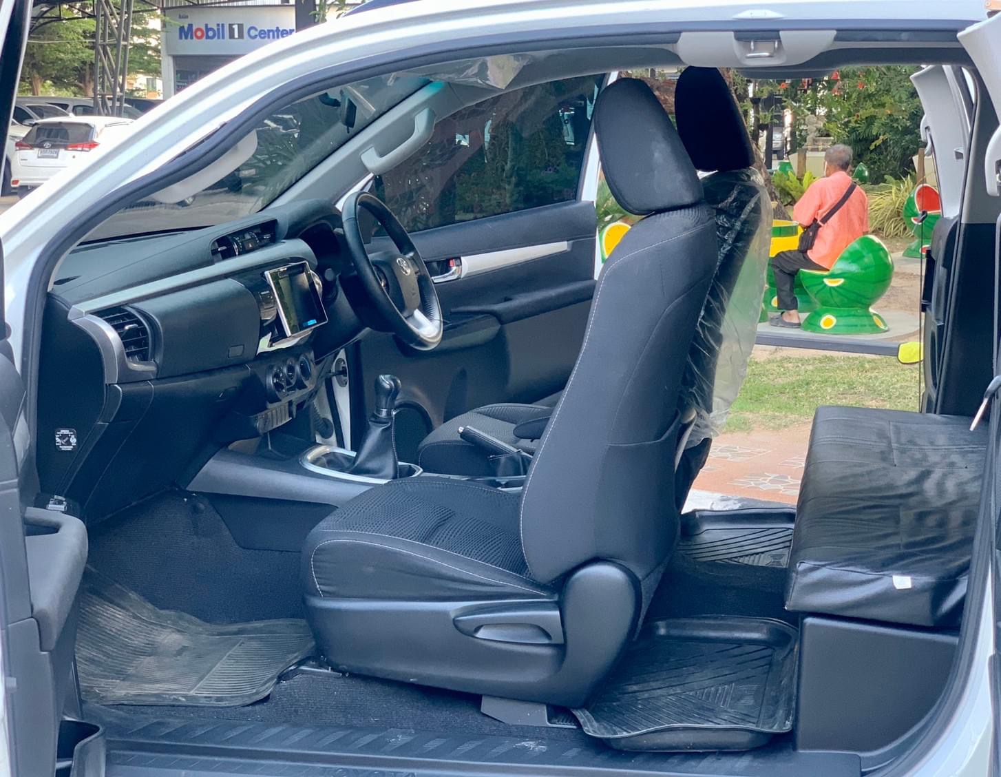 Toyota Hilux Revo Prerunner (Cab) ปี 2018 สีขาว (รูปที่ 15)