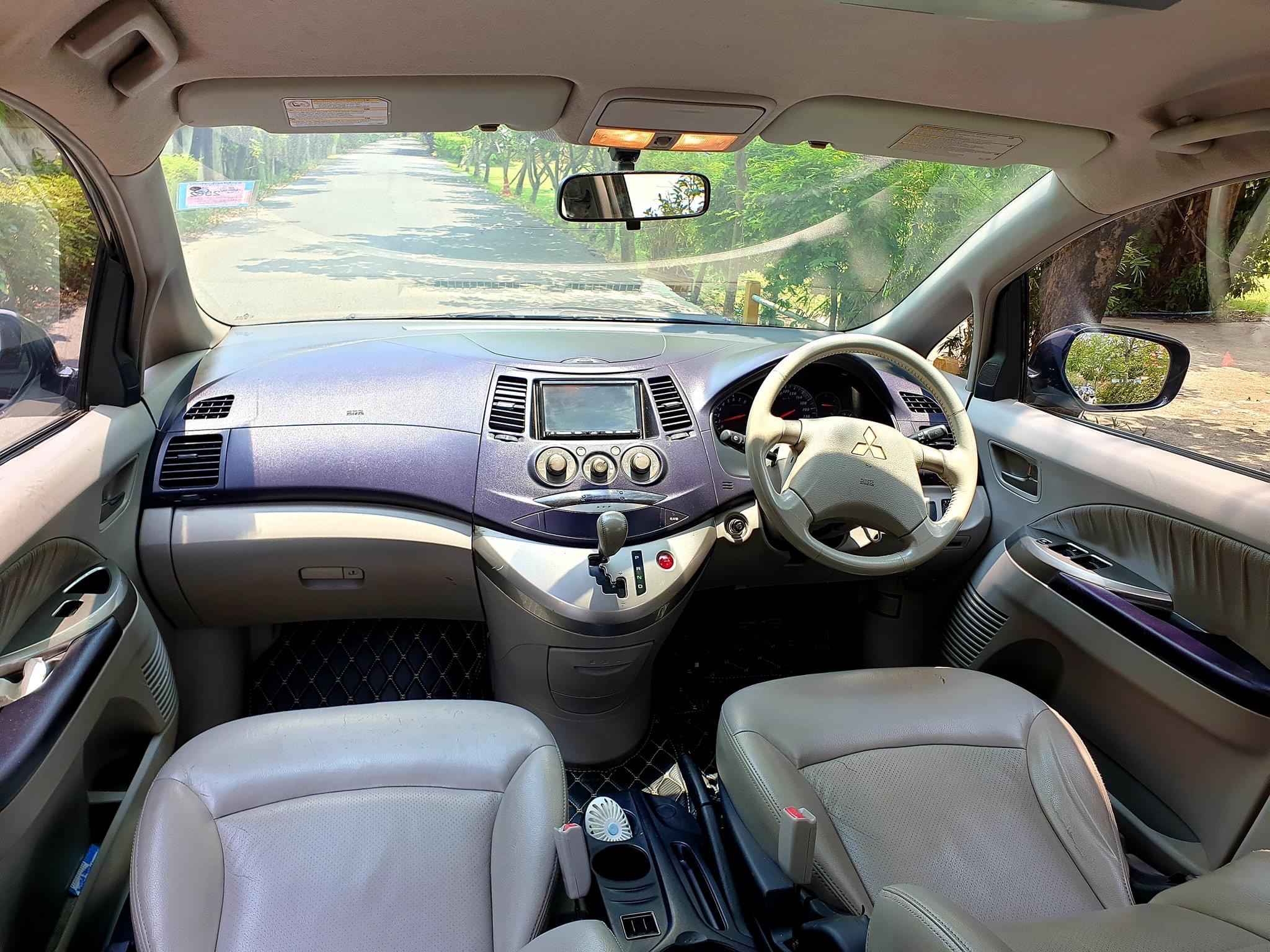 Mitsubishi Space Wagon ปี 2005 สีดำ (รูปที่ 7)