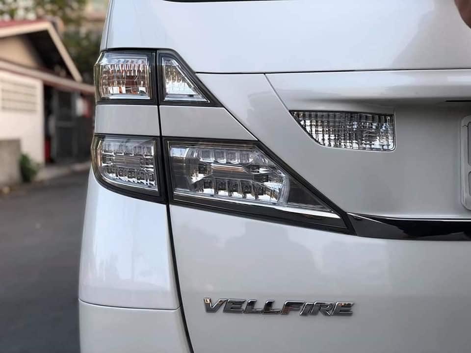 Toyota Vellfire ปี 2010 สีขาว