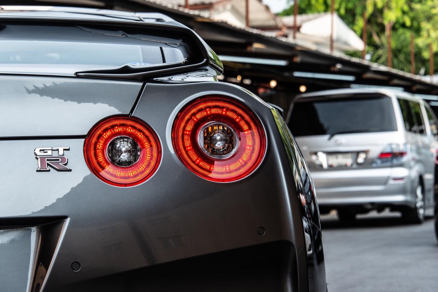 Nissan GT-R (R35) ปี 2010 สีเทา (รูปที่ 8)