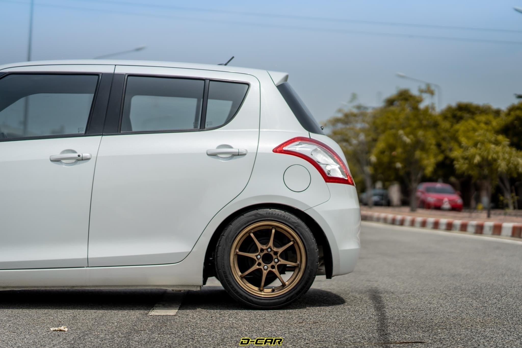 Suzuki Swift ปี 2013 สีขาว (รูปที่ 6)