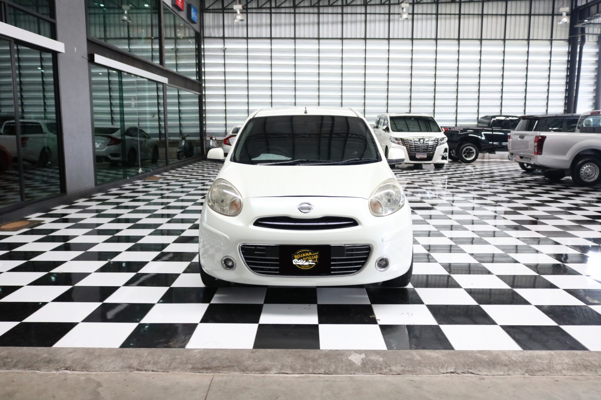 Nissan March ปี 2012 สีขาว (รูปที่ 2)