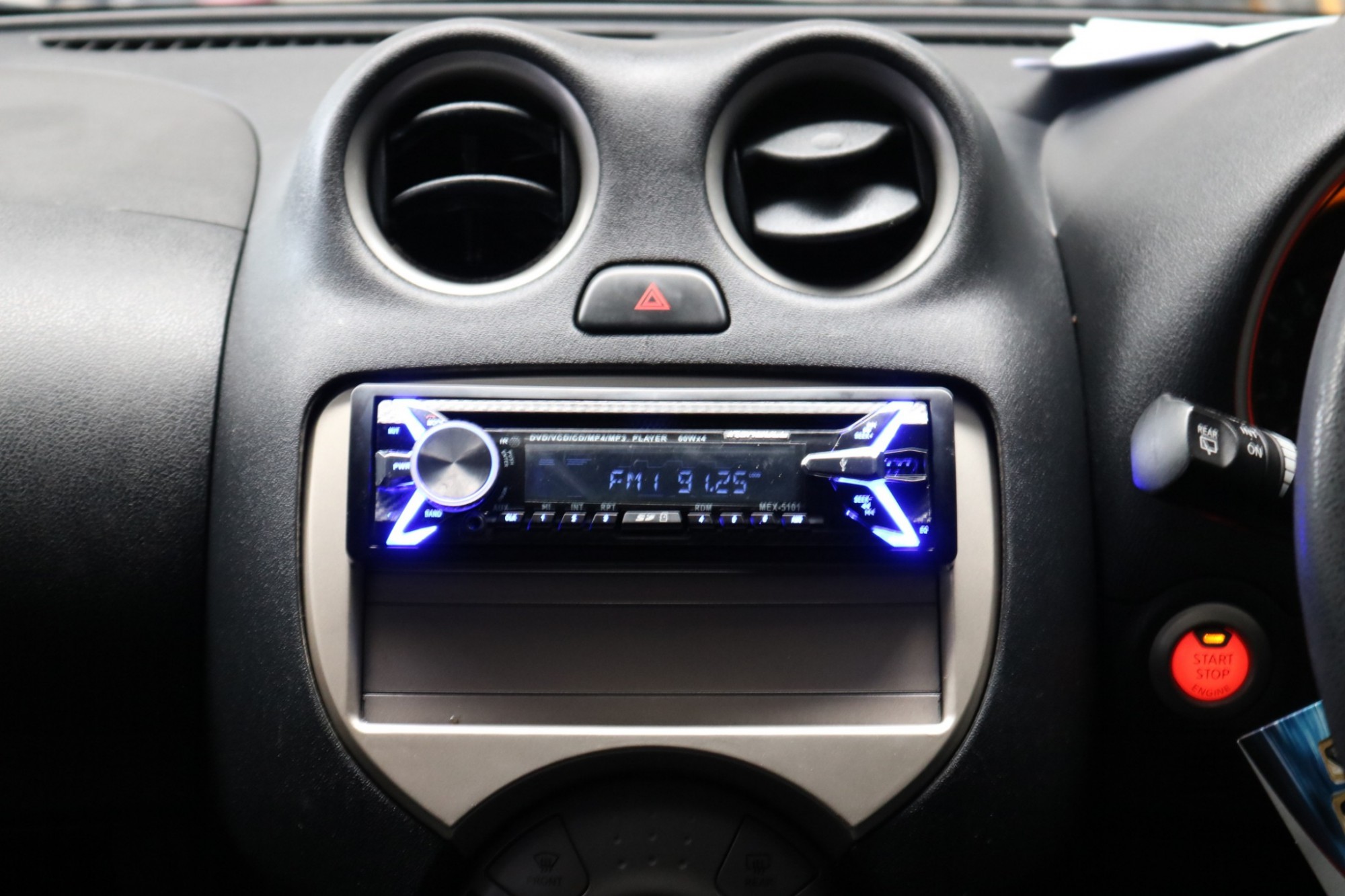 Nissan March ปี 2012 สีขาว (รูปที่ 13)