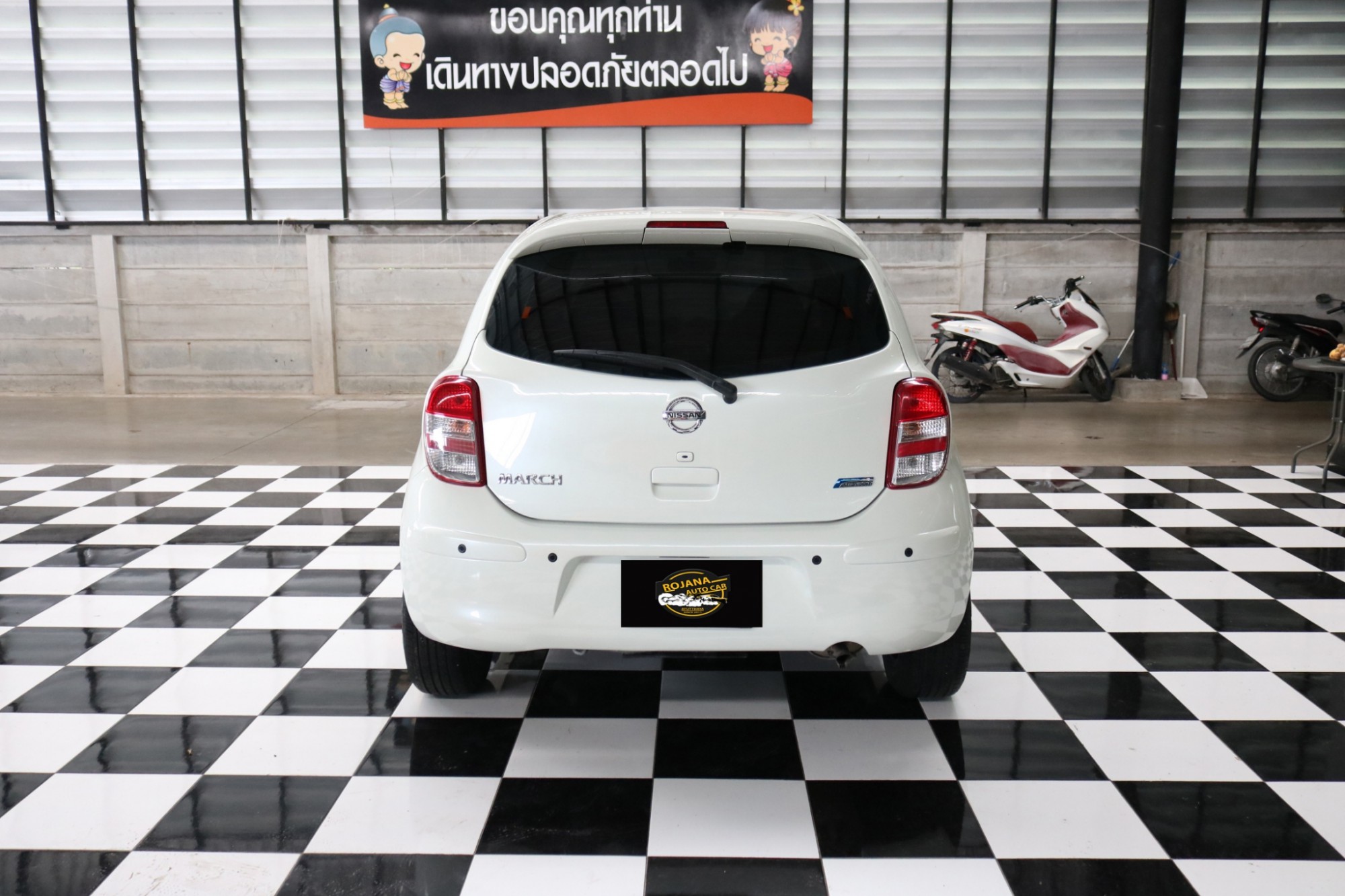 Nissan March ปี 2012 สีขาว (รูปที่ 5)