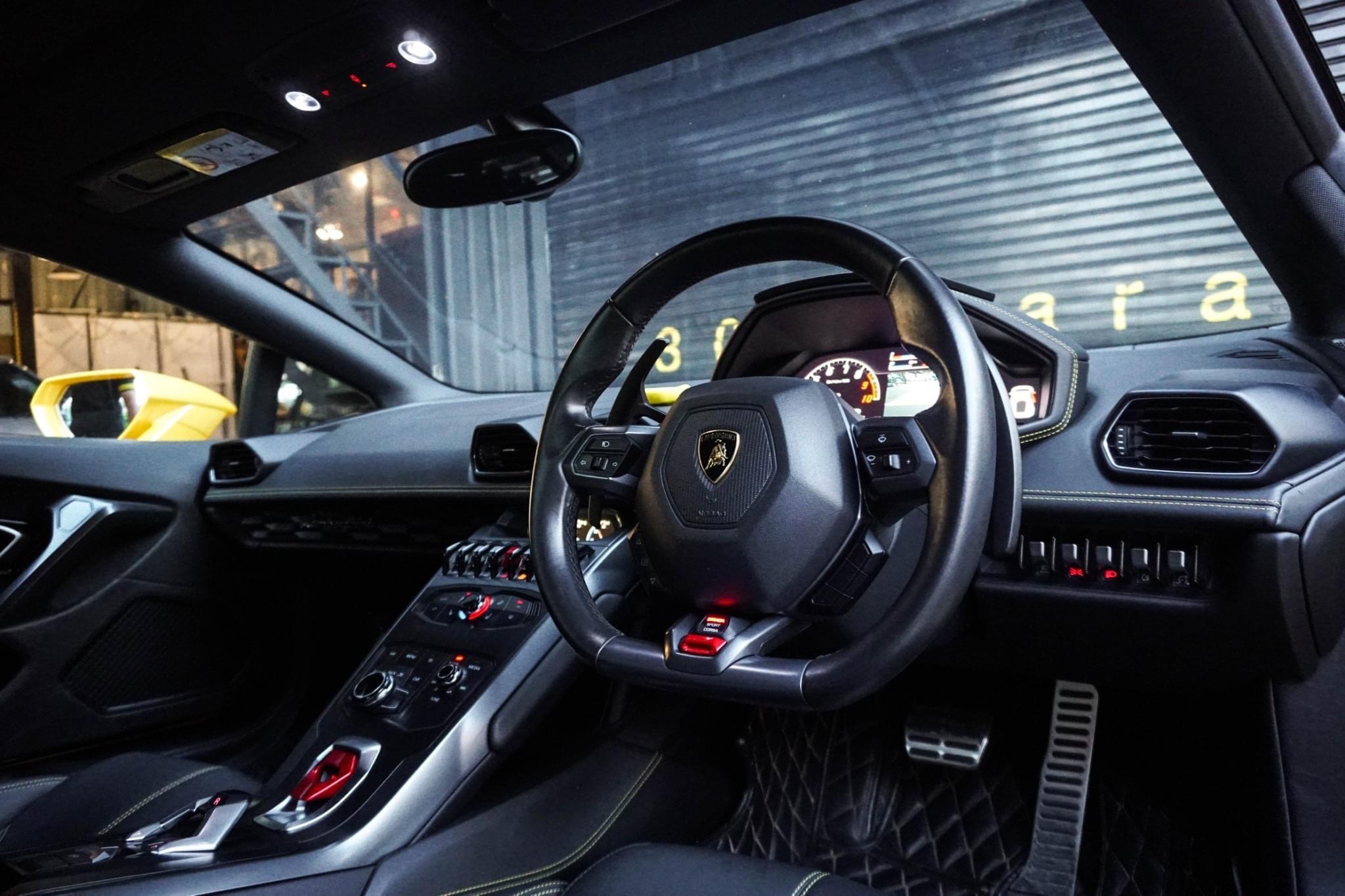 Lamborghini Huracan ปี 2016 สีเหลือง (รูปที่ 12)
