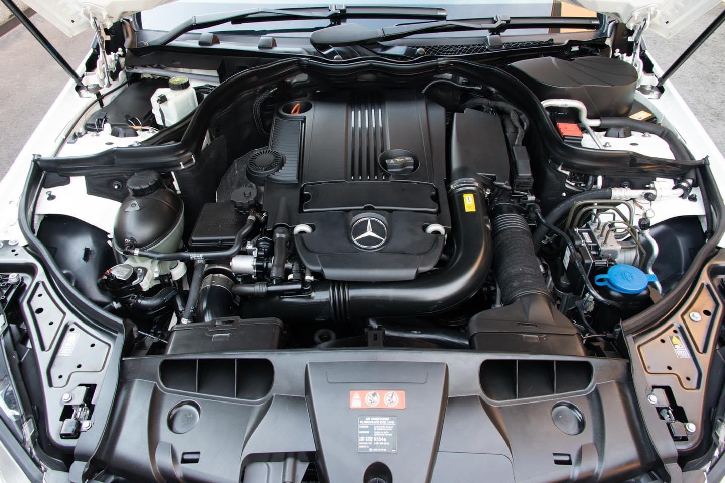 Mercedes-Benz E-Class C207 E200 ปี 2012 สีขาว (รูปที่ 22)