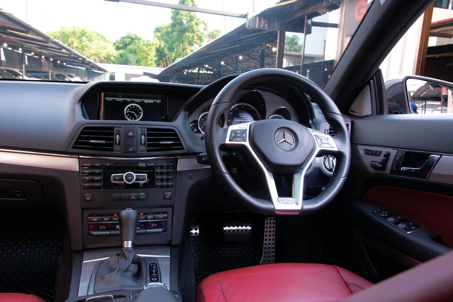 Mercedes-Benz E-Class C207 E200 ปี 2012 สีขาว (รูปที่ 12)