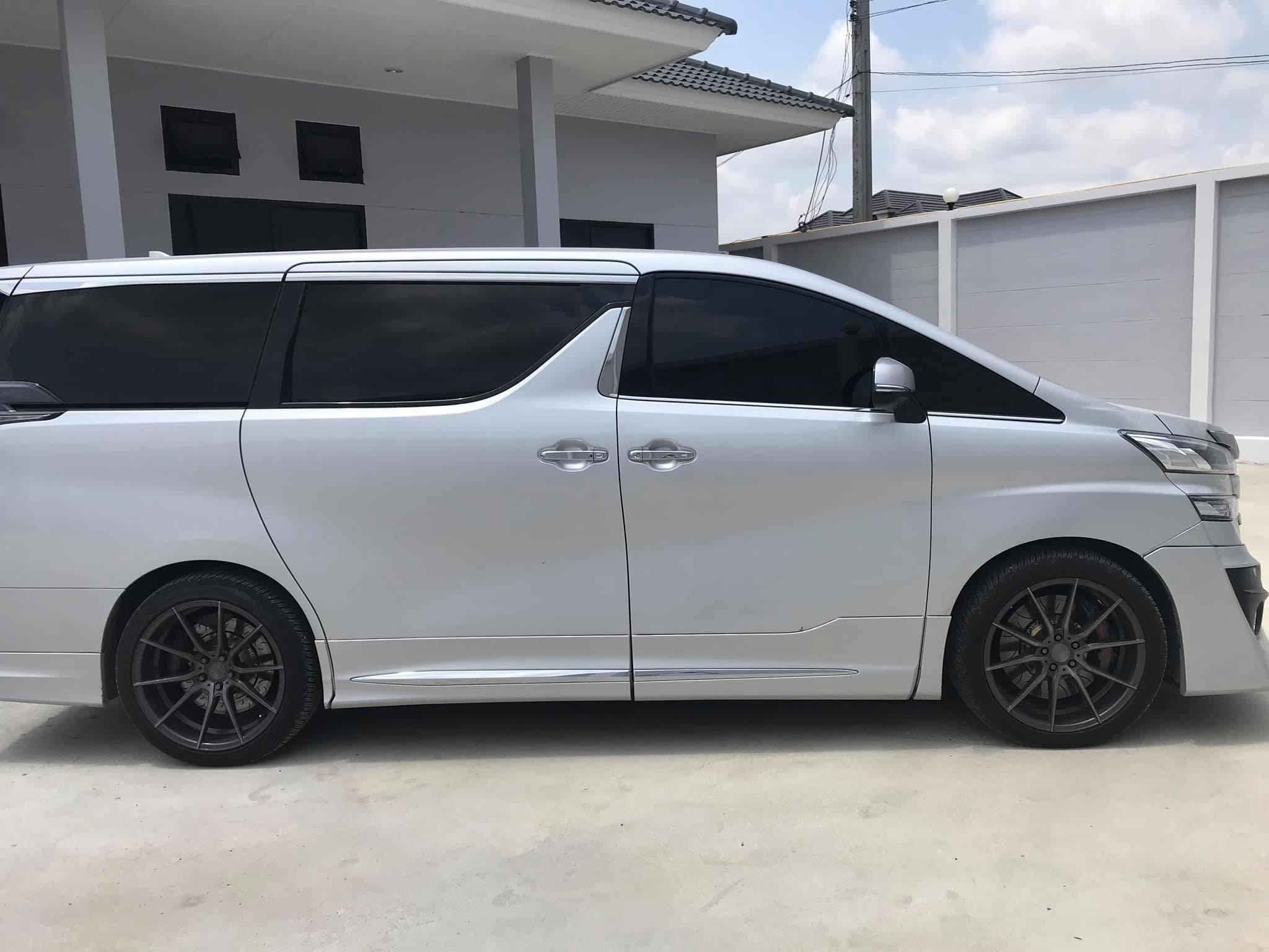 Toyota Vellfire ปี 2016 สีเทา (รูปที่ 3)