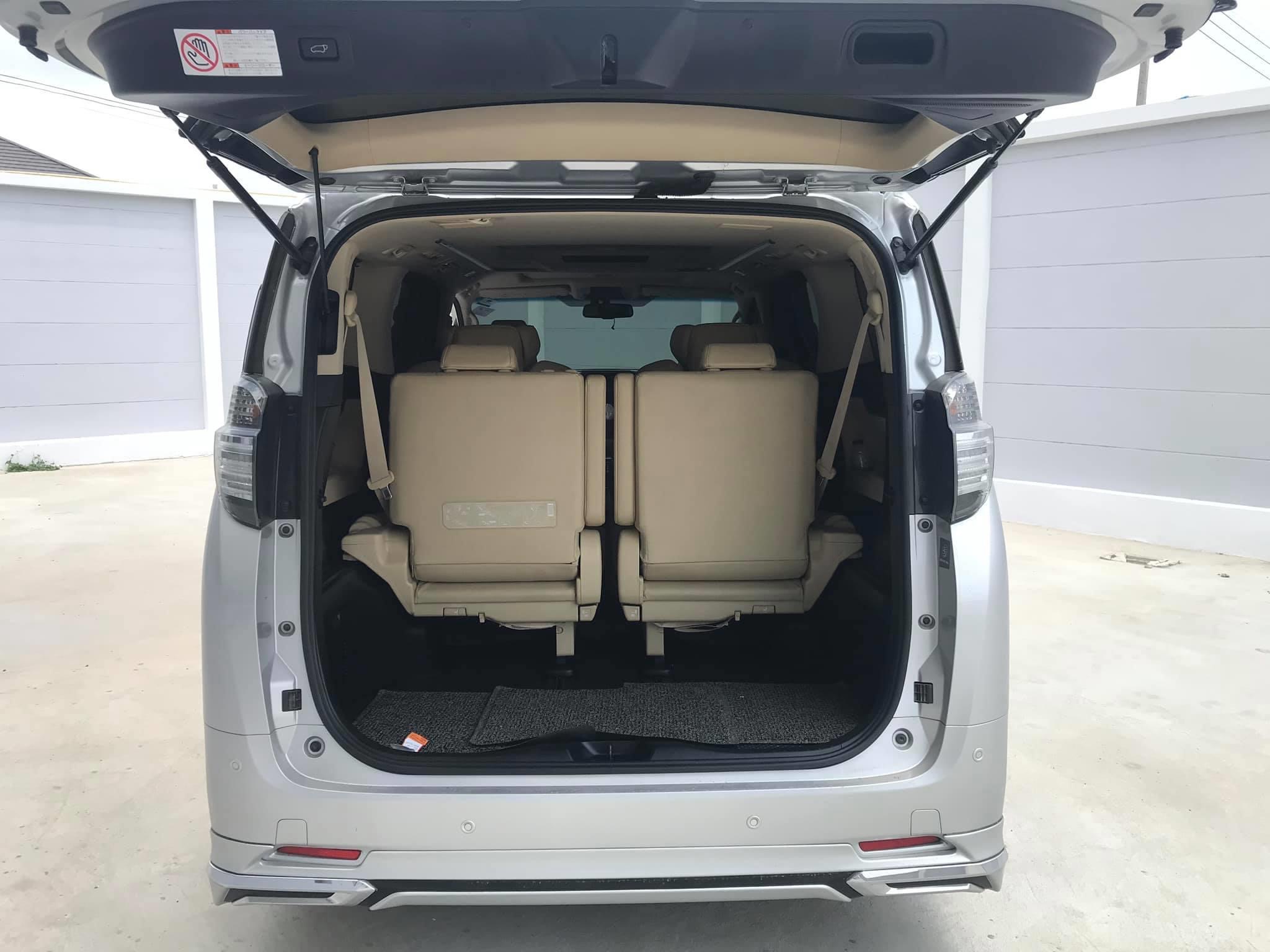 Toyota Vellfire ปี 2016 สีเทา (รูปที่ 10)