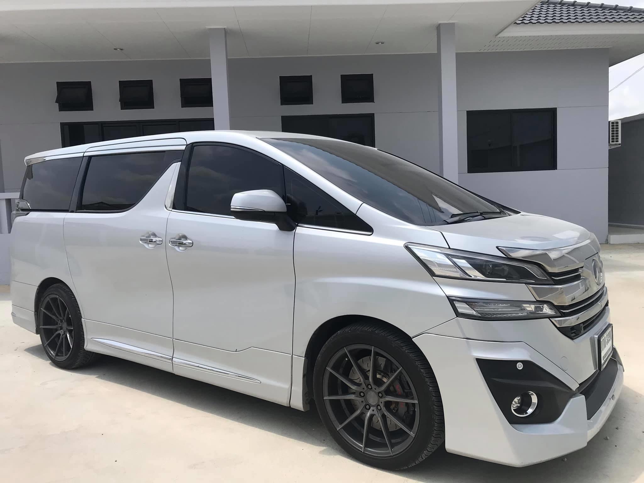 Toyota Vellfire ปี 2016 สีเทา (รูปที่ 2)