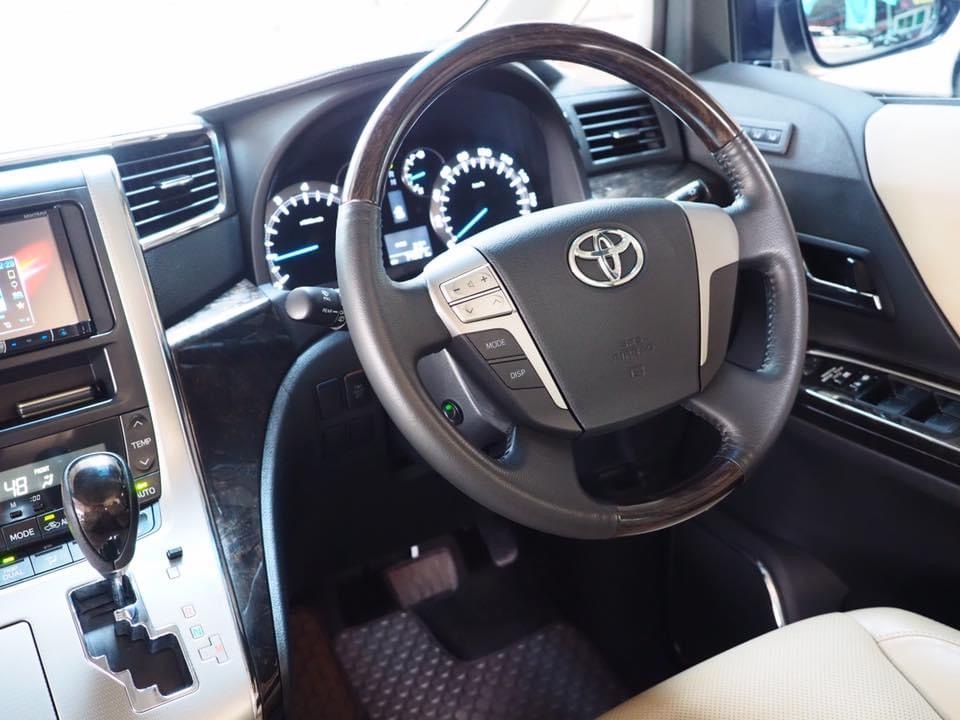 Toyota Vellfire ปี 2012 สีขาว (รูปที่ 8)