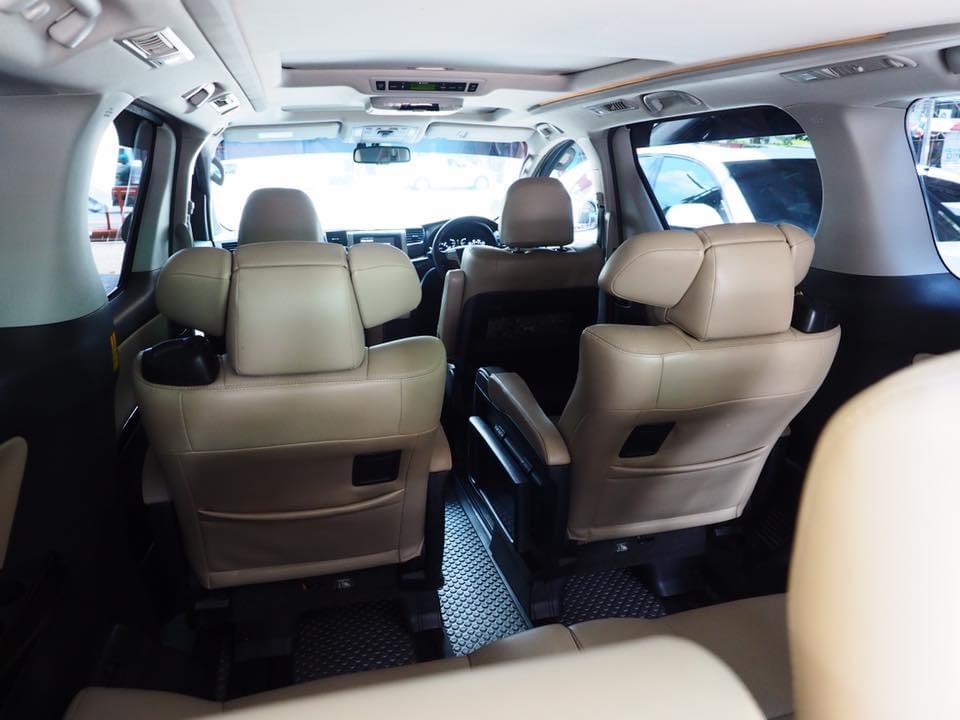 Toyota Vellfire ปี 2012 สีขาว