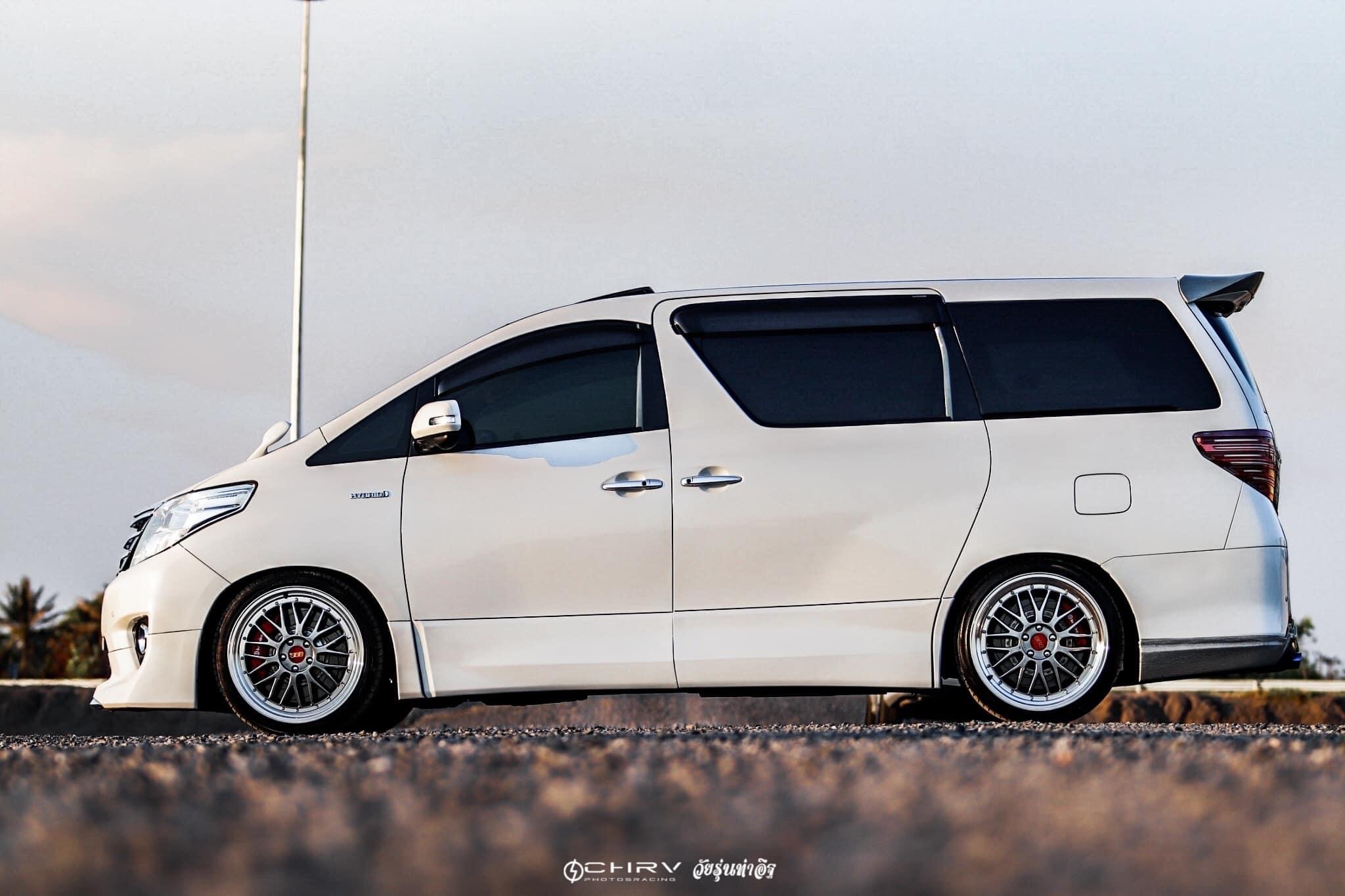 Toyota Alphard ปี 2011 สีขาว